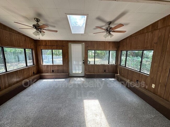 Building Photo - 3112 Beechwood Dr