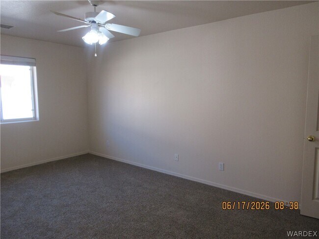 Building Photo - 2747 Phoenix Ave