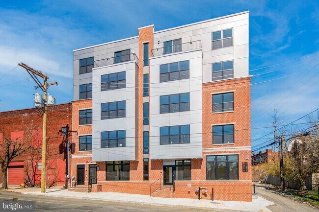 Building Photo - 6211 Woodbine Ave