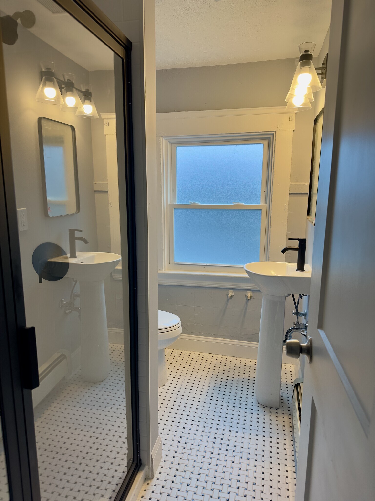 2nd Level Bath - 2409 Woodmere Dr