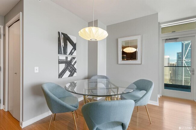 Building Photo - 425 1st St