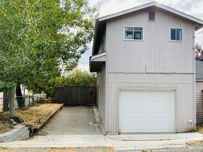 Building Photo - $1000 Off Before November 15th! 3 Bedroom ...