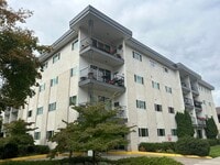 Building Photo - 2 Bed, 1 Bath Apartment at Lynnwood - Beautiful Views!!