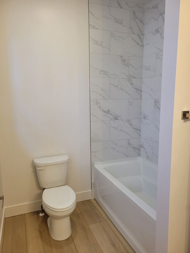 Building Photo - 3 Bed 2.5 Bath with double attached garage in Belgrade