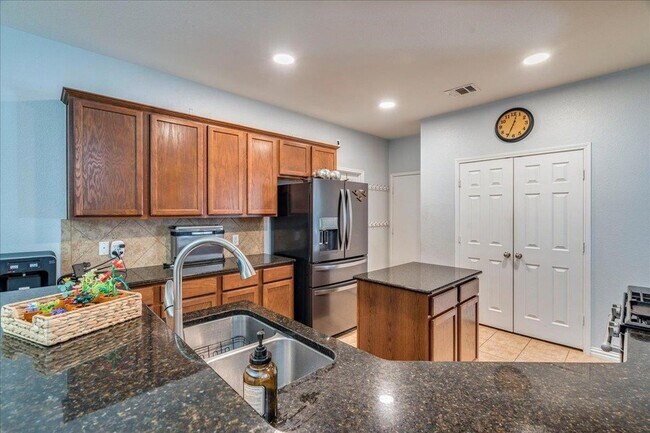 Building Photo - 2532 Ericanna Ln