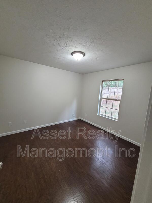 Building Photo - 2013 Paris Rd