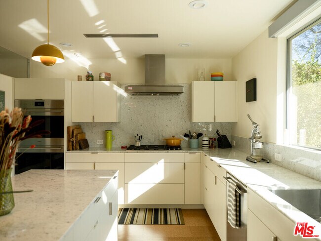 Building Photo - 13025 Addison St