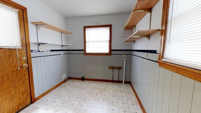 Building Photo - 3 Bedroom, 3 Bathroom House