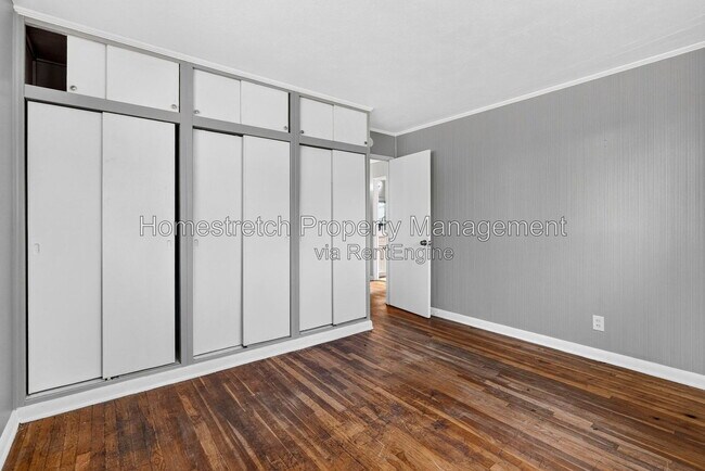 Building Photo - 2247 Hollis Dr
