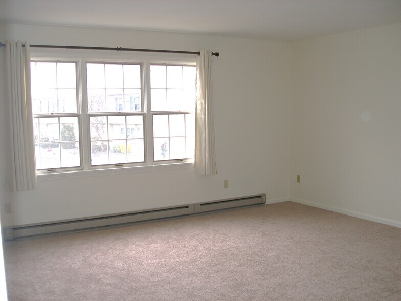 Living Room - 25 Founders Village