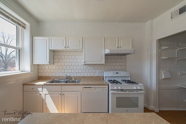 Building Photo - 6300 Southwood Ave