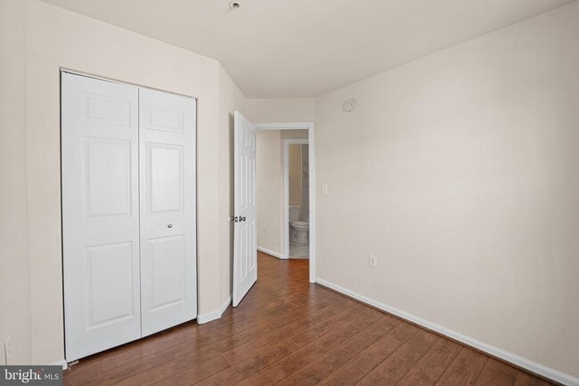 Building Photo - 1330 Hampshire Dr