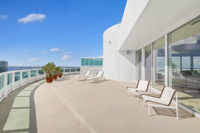 Building Photo - 1643 Brickell Ave