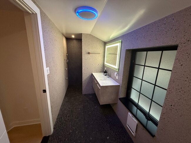 Building Photo - 204 Datura Dr