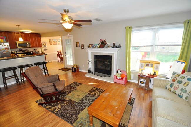 Building Photo - Landstown Lakes