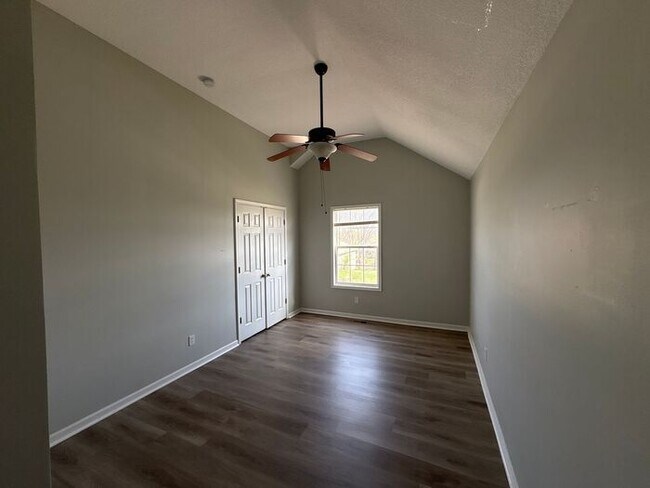 Building Photo - 3-Bedroom Home in a Quiet, Relaxing Neighb...