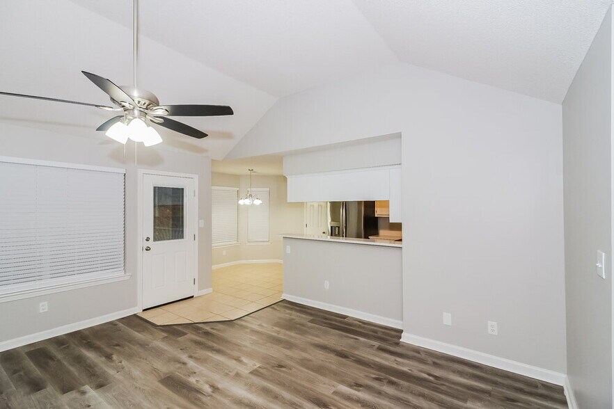 Building Photo - 9301 Charly Hill Ln