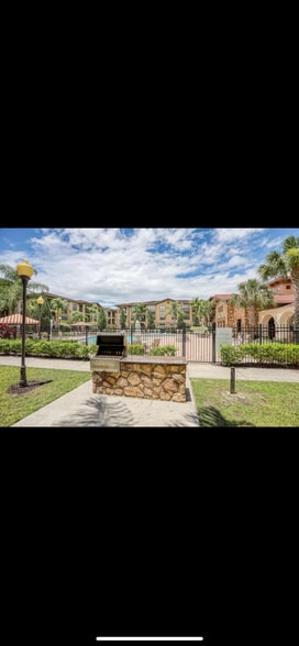 Building Photo - 901 Charo Pky