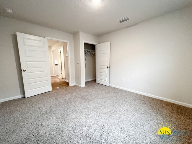 Building Photo - Stunning 4 Bedroom Home in Crestview!