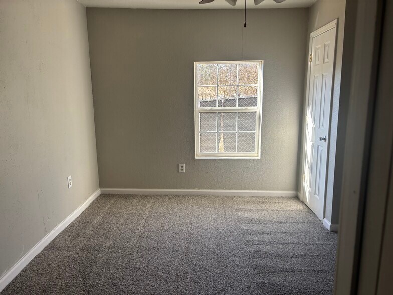 Bedrooms 12x14 - 528 France Ln