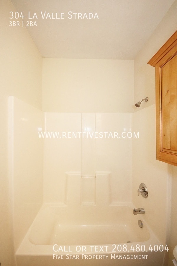 Building Photo - 304 La Valle Strada Ln