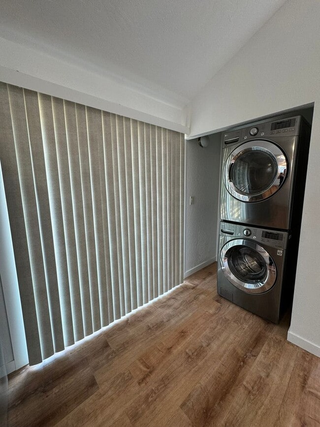 Building Photo - Fully Remodeled 2 bed/1 bath home in Cottage Grove