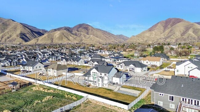 Building Photo - 275 N 600 W