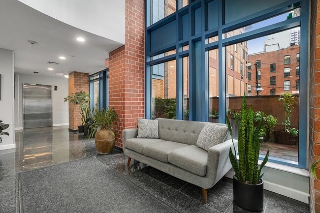 Building Photo - 311 Washington St