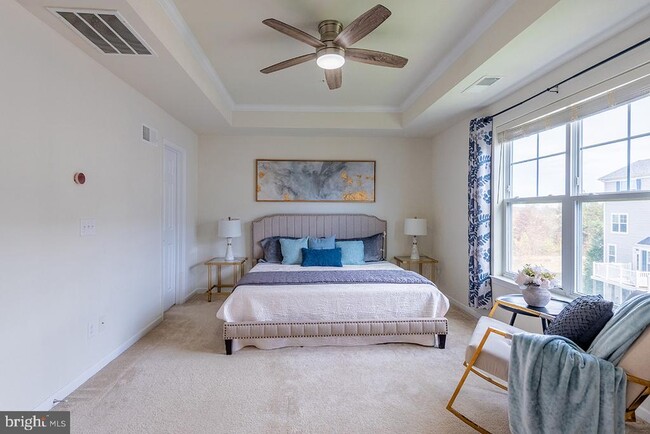 Building Photo - 43376 Town Gate Square