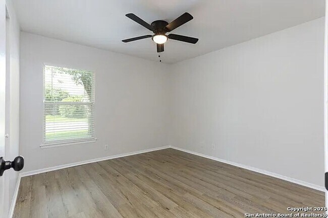 Building Photo - 3-Bedroom Home in Kirby Ready for Move-In!