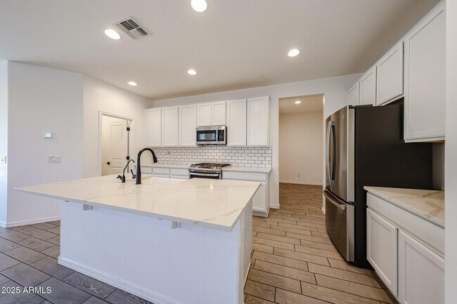 Building Photo - 3332 W Dunbar Dr