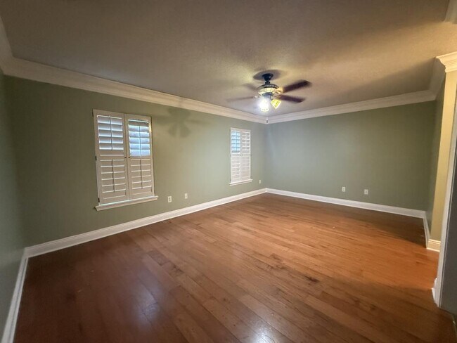 Building Photo - 2065 Juniper Dr