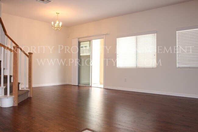 Building Photo - ~3 Bedroom Northwest Townhome ~ 1400sq. ft...