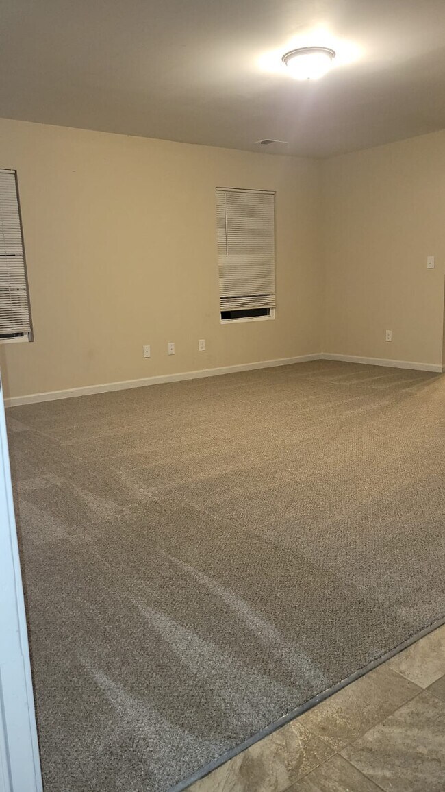 Building Photo - 2545 Piering Dr