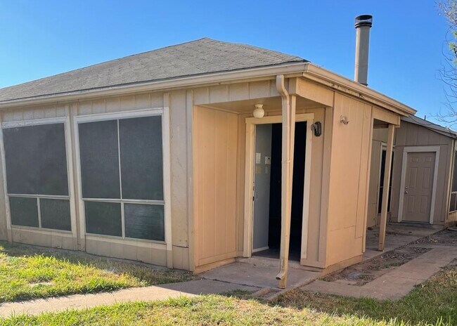 Building Photo - 16026 Highlander Dr