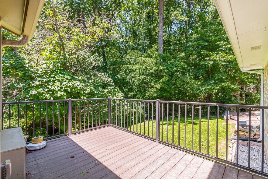 Building Photo - 1574 Old Spring House Ln