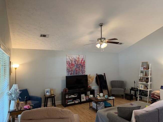 Building Photo - 513 Greentree Terrace