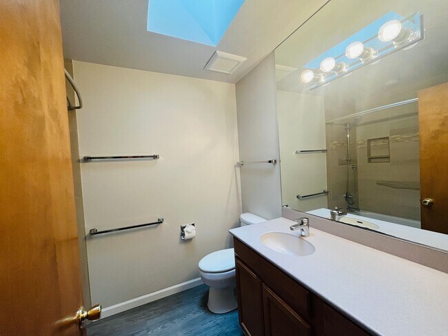 Building Photo - Charming One-Level Home in Garden Home — Near Washington Square & Trader Joe’s! Landscaping Inclu...