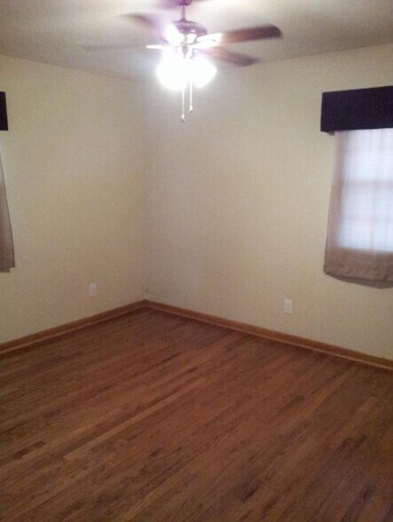 Building Photo - 2616 S 48th Ave