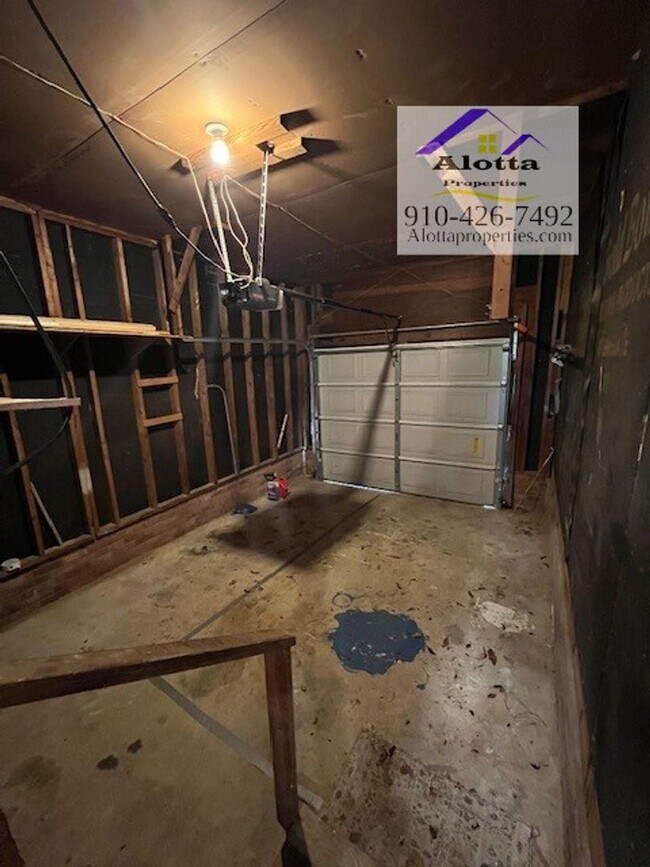 Building Photo - 3662 Golfview Rd