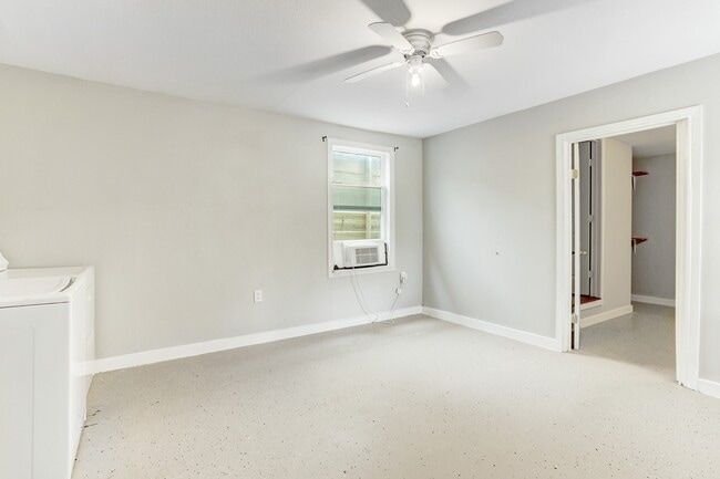 Building Photo - 2721 Engelke St