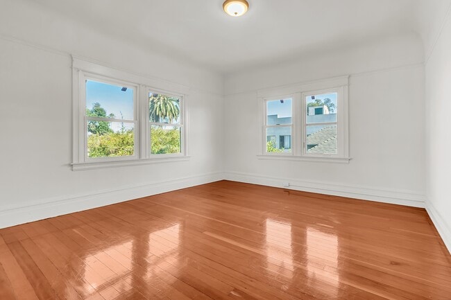 Building Photo - 2633 S Halldale Ave