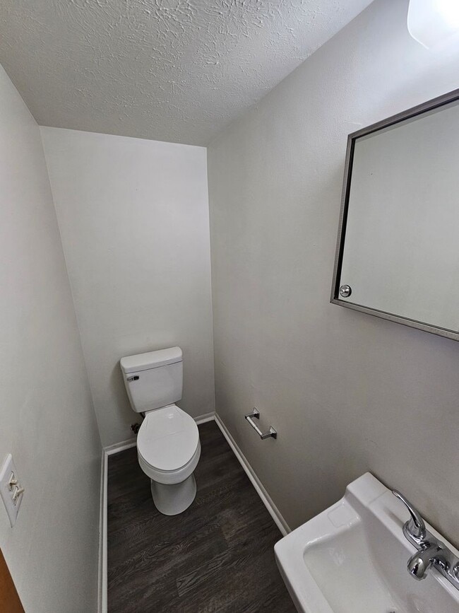 Building Photo - 3 Bedroom For Rent in Seven Hills