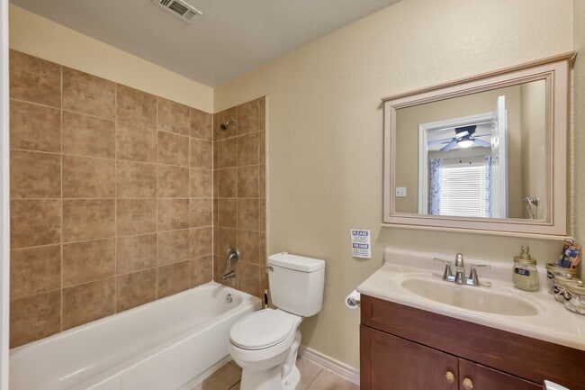 Building Photo - 125 Pine St