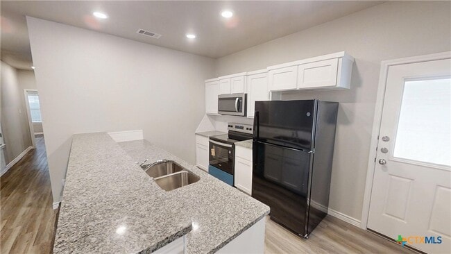 Building Photo - 2107 Wildewood Dr