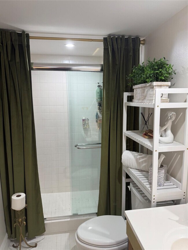 Building Photo - 15126 Ashland St