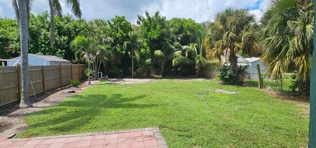 Building Photo - 8529 Sunset Dr