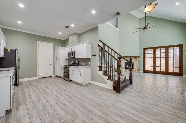 Building Photo - 4068 Winsor Dr