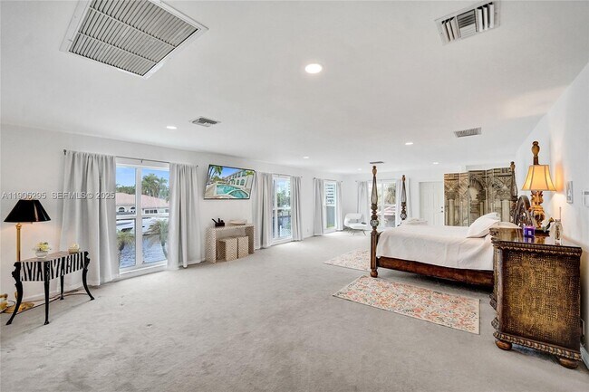 Building Photo - 2889 NE 35th St