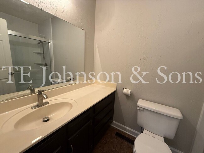 Building Photo - Charming One Level 3 Bedroom Home with Fenced Yard, Garage, and Deck
